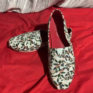 TOMS Women's Leaf Pattern Flats - Green and Red